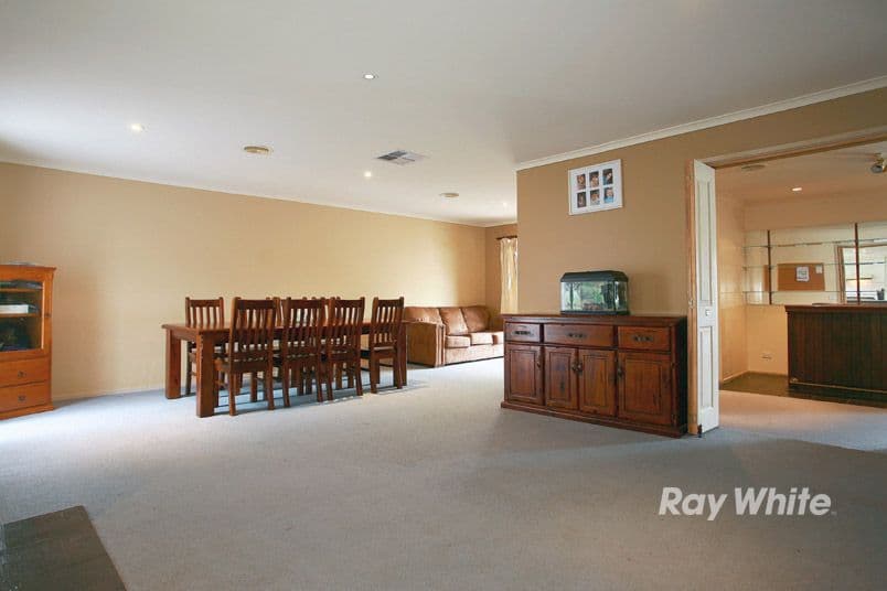 84 Circle Drive South, CRANBOURNE VIC 3977, Cranbourne - Thumbnail 3