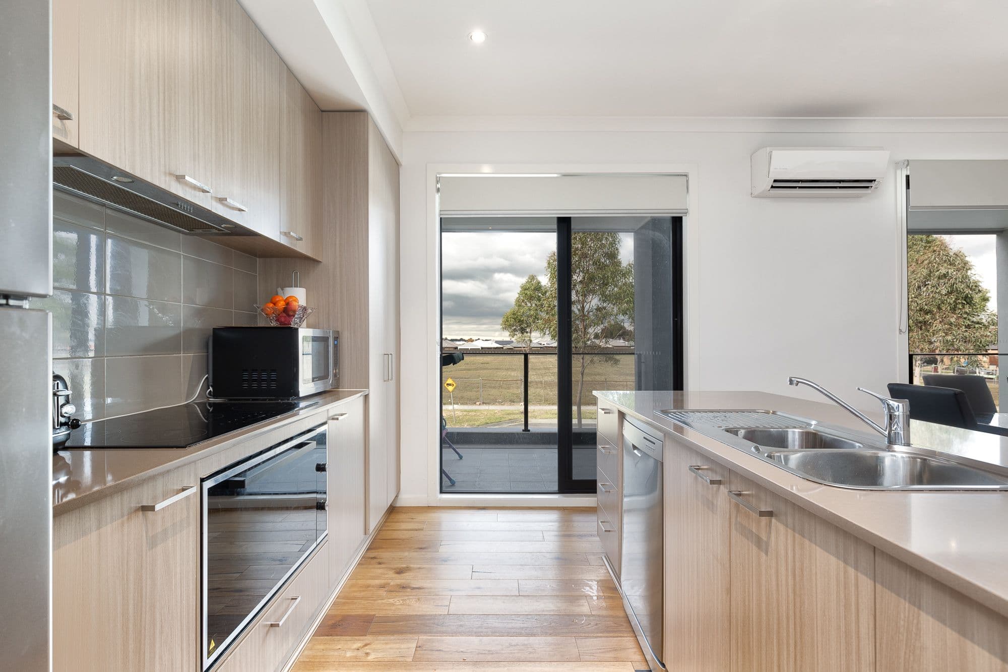 12 Bentley Lane, Clyde North VIC 3978, Clyde North - Thumbnail 4