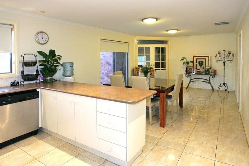 93 Glastonbury Circuit, POINT COOK VIC 3030, Point Cook - Thumbnail 4