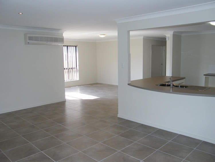 10 Somerset Drive, CARSELDINE QLD 4034, Carseldine - Thumbnail 3