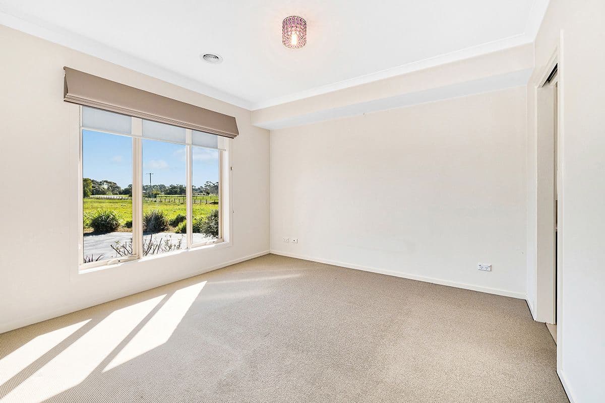 16 Shorey Place, Cranbourne West VIC 3977, Cranbourne West - Thumbnail 2