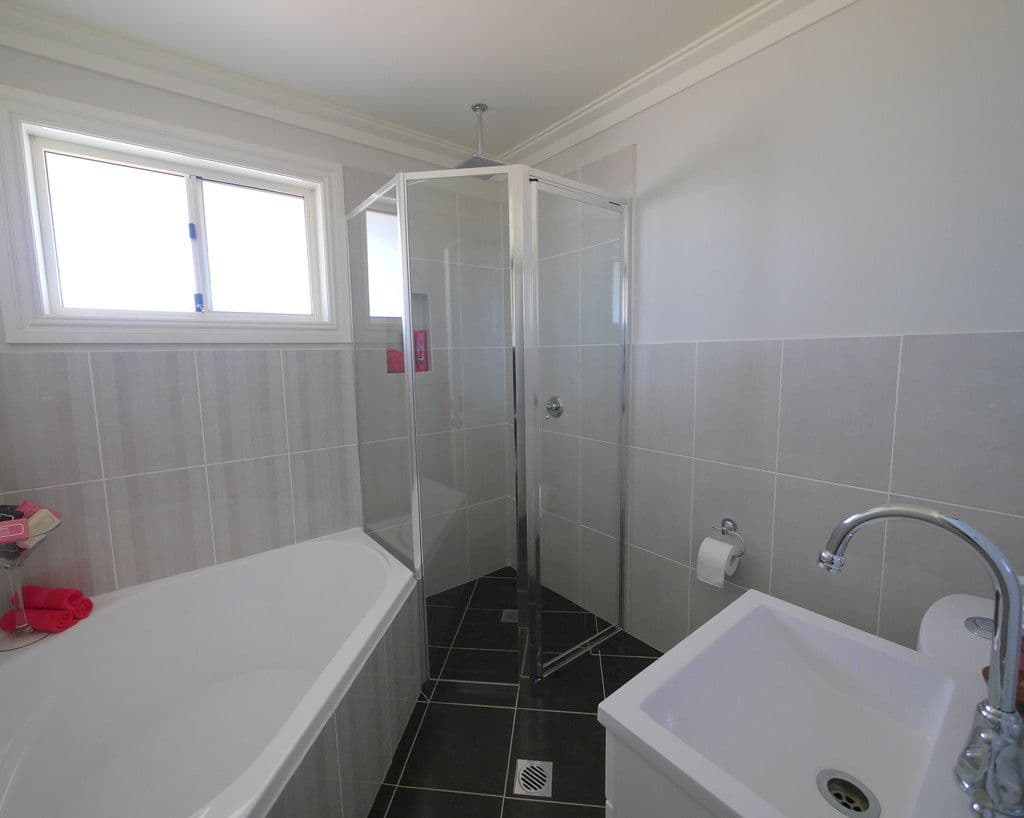 10 Taragala Street, Cowra - Thumbnail 2