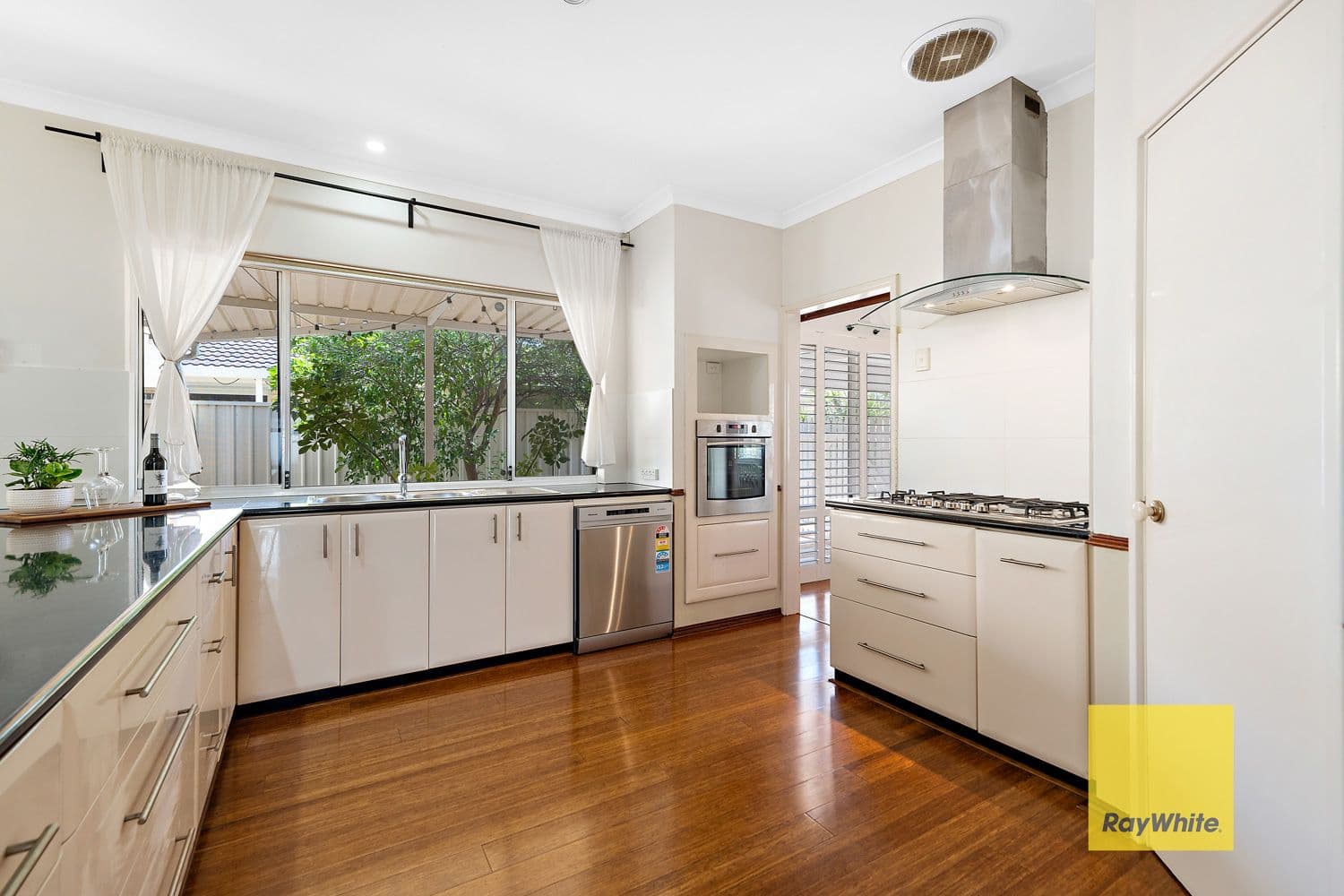 24 Hollyoak Place, Thornlie WA 6108, Thornlie - Image 1