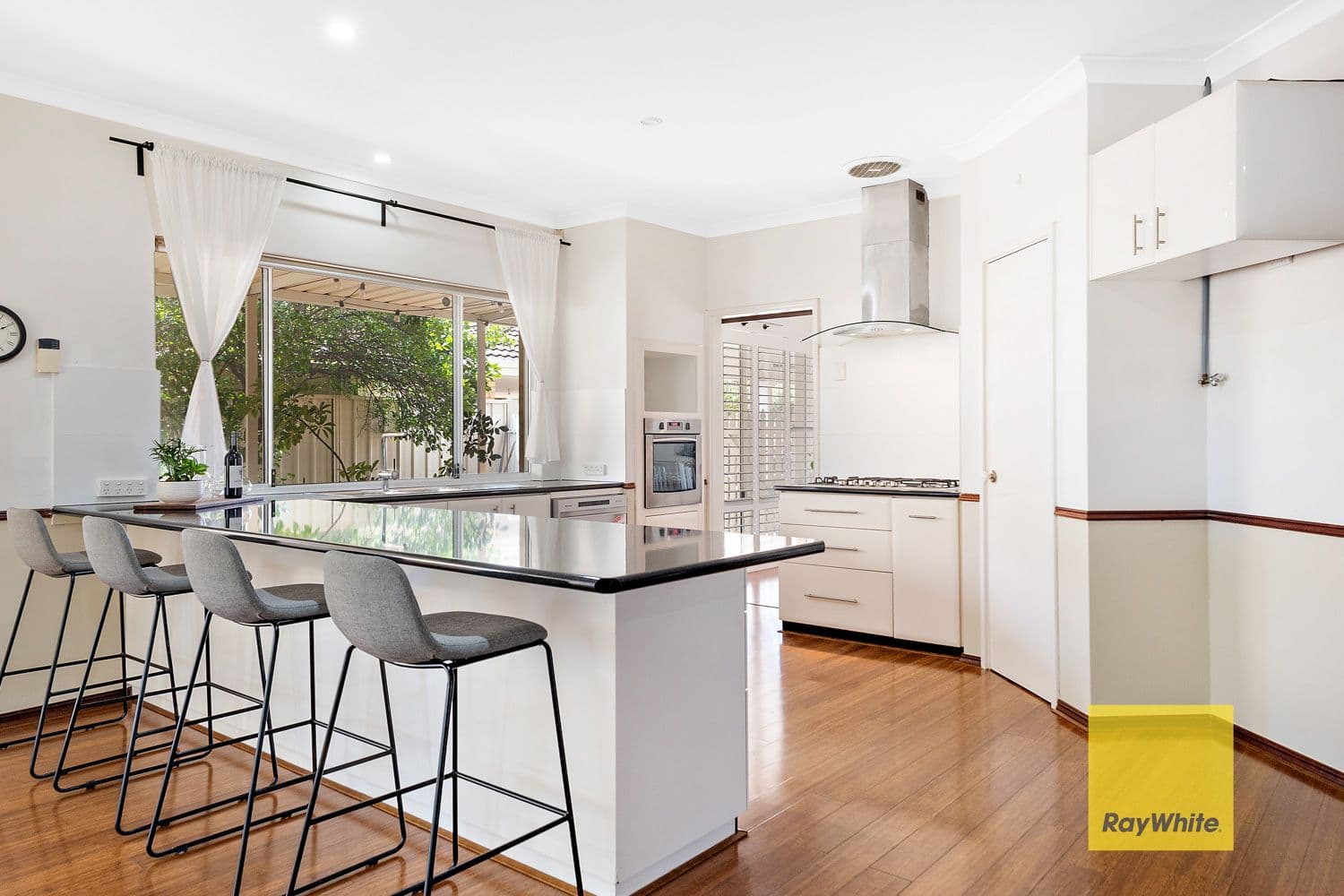 24 Hollyoak Place, Thornlie WA 6108, Thornlie - Thumbnail 3
