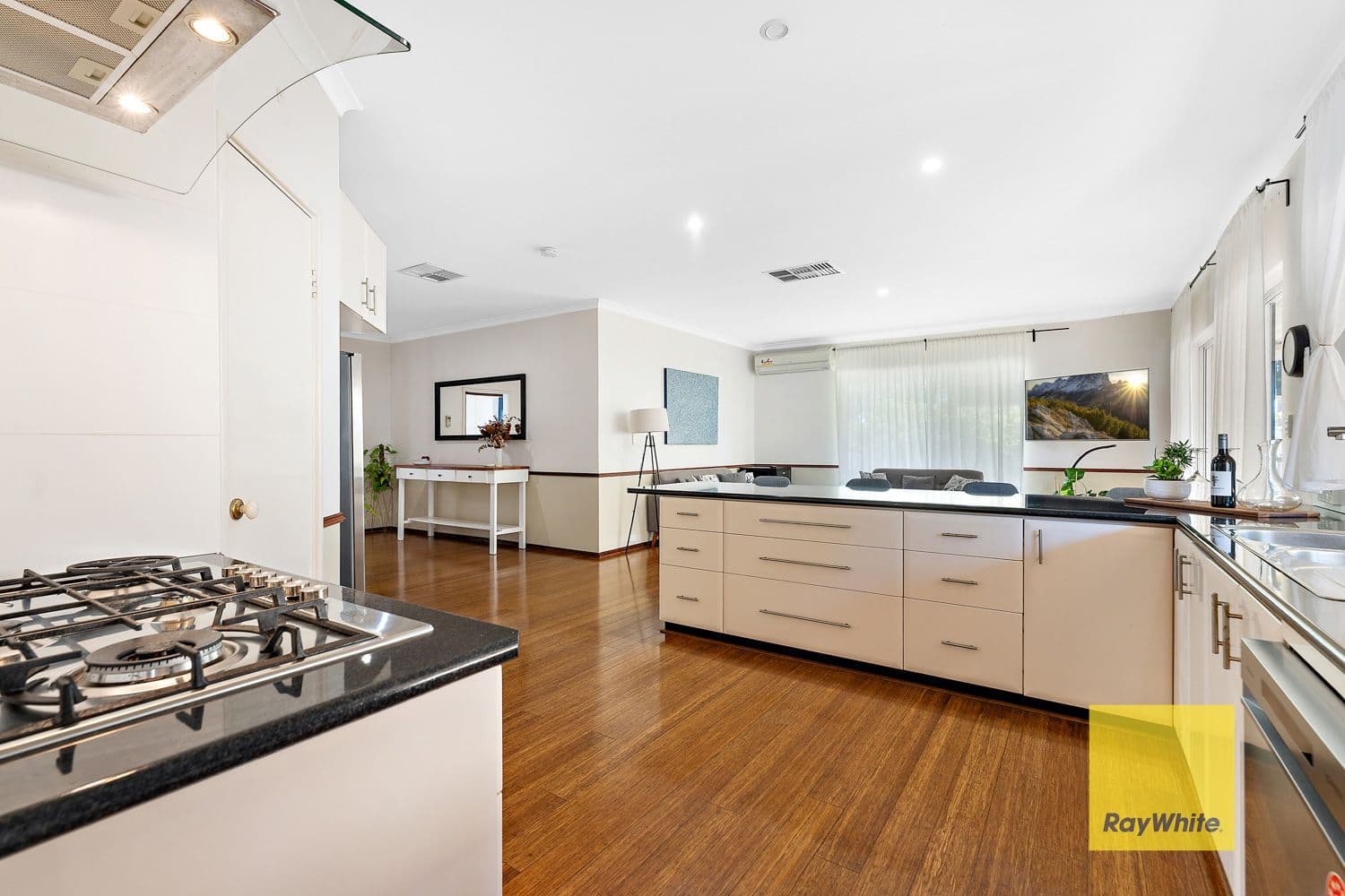 24 Hollyoak Place, Thornlie WA 6108, Thornlie - Thumbnail 4