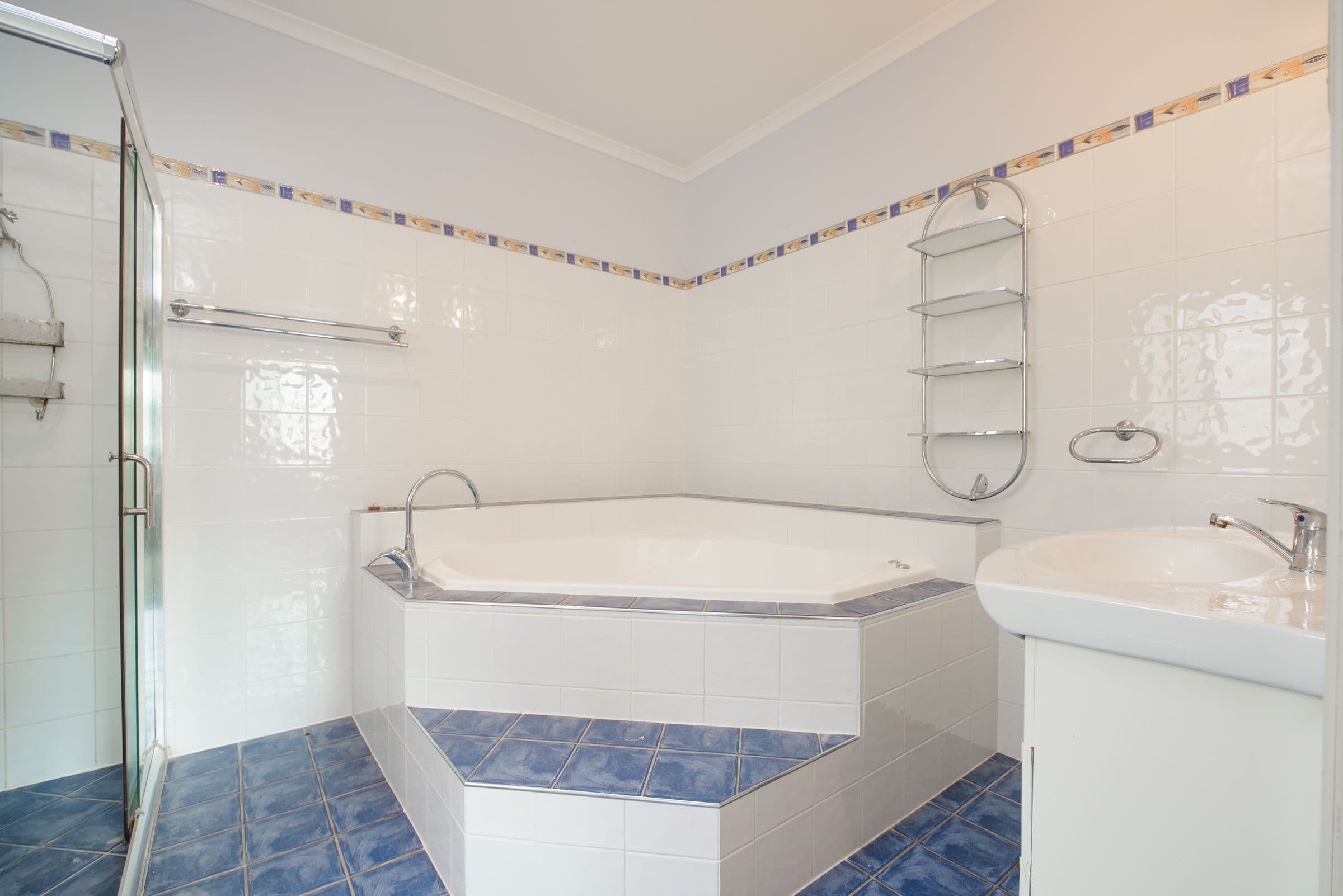 27 Flounder Crescent, Toolooa QLD 4680, Toolooa - Thumbnail 8