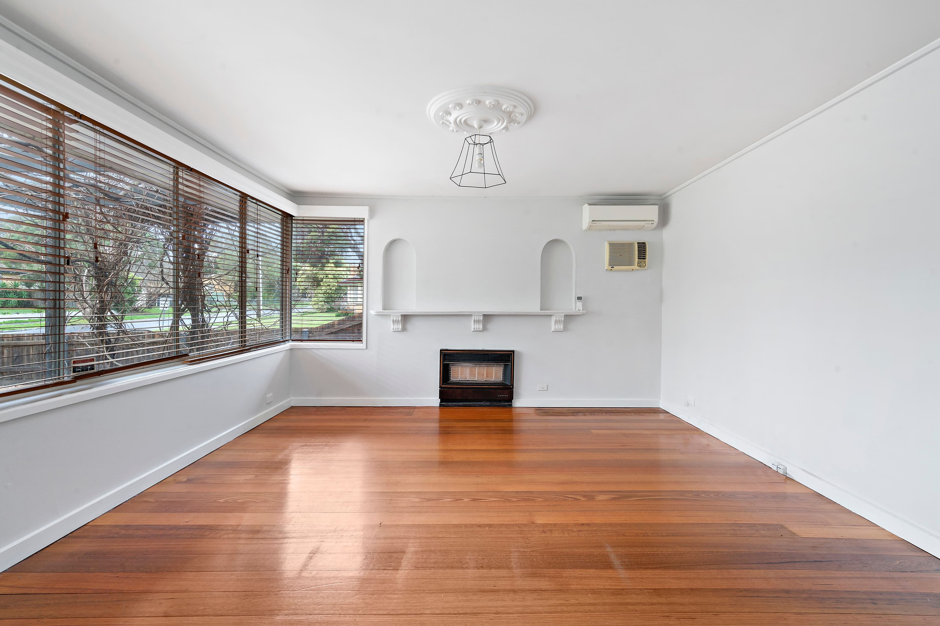 19 Frallon Crescent, Frankston VIC 3199, Frankston - Thumbnail 2