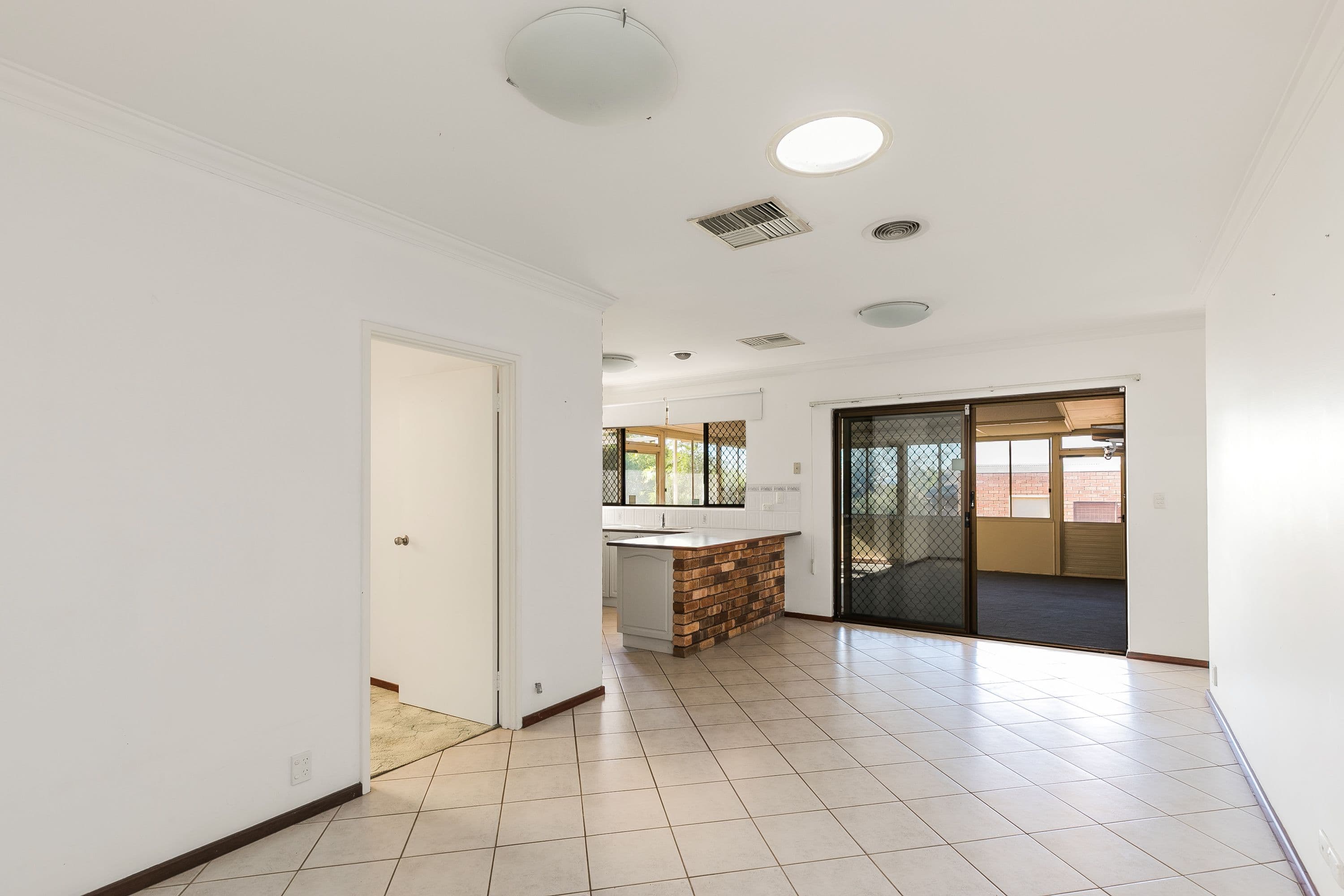 8 Karri Court, Yangebup WA 6164, Yangebup - Thumbnail 7