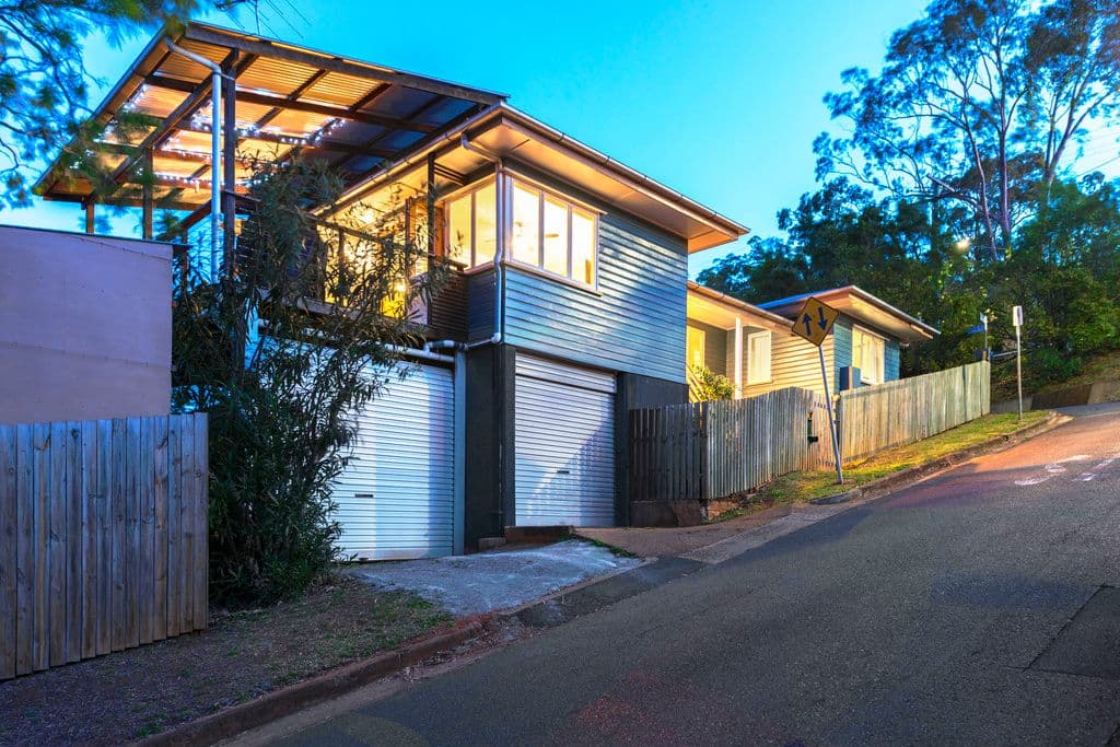62 Pickthorne Street, HOLLAND PARK WEST QLD 4121, Holland Park West - Thumbnail 2