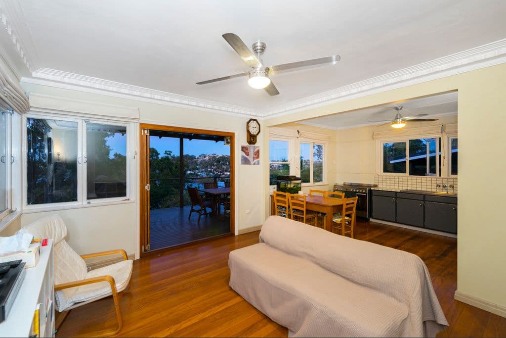 62 Pickthorne Street, HOLLAND PARK WEST QLD 4121, Holland Park West - Thumbnail 4