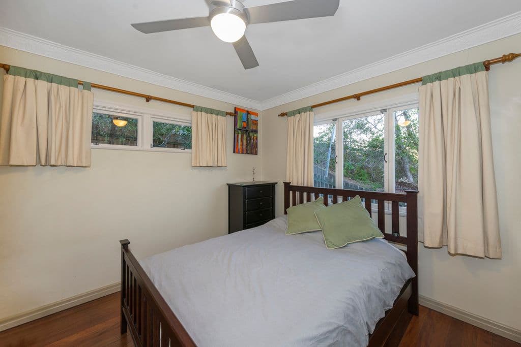 62 Pickthorne Street, HOLLAND PARK WEST QLD 4121, Holland Park West - Thumbnail 5