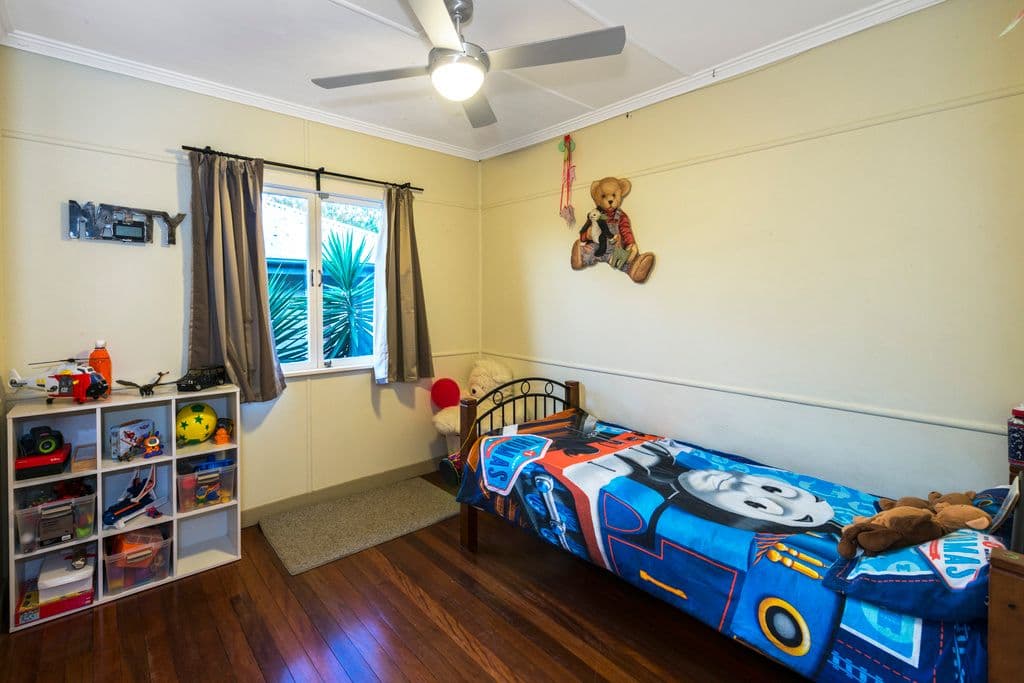 62 Pickthorne Street, HOLLAND PARK WEST QLD 4121, Holland Park West - Thumbnail 7