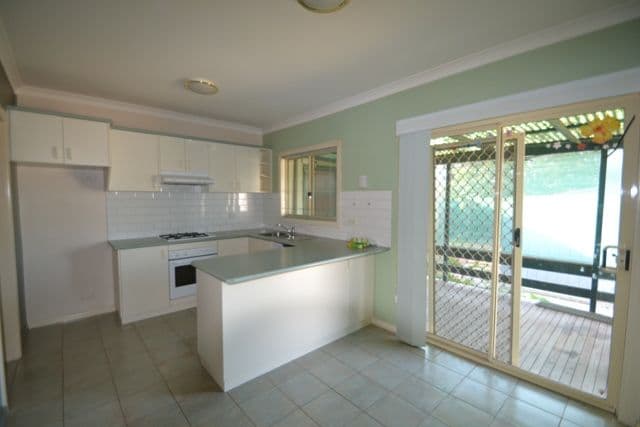 17 Clark Street, SEYMOUR VIC 3660, Seymour - Thumbnail 3