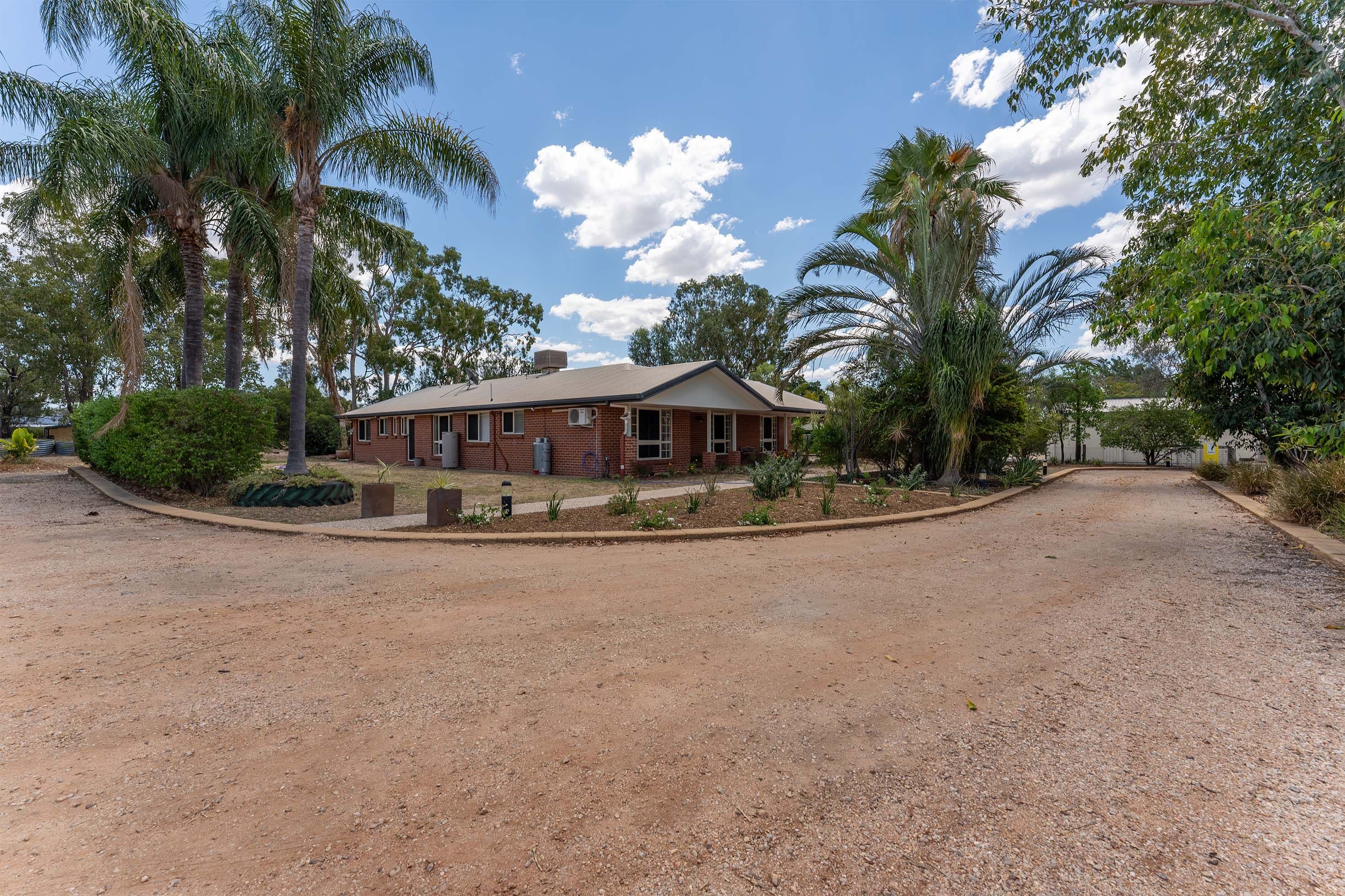 22A Crendon Street, Emerald QLD 4720, Emerald - Thumbnail 2