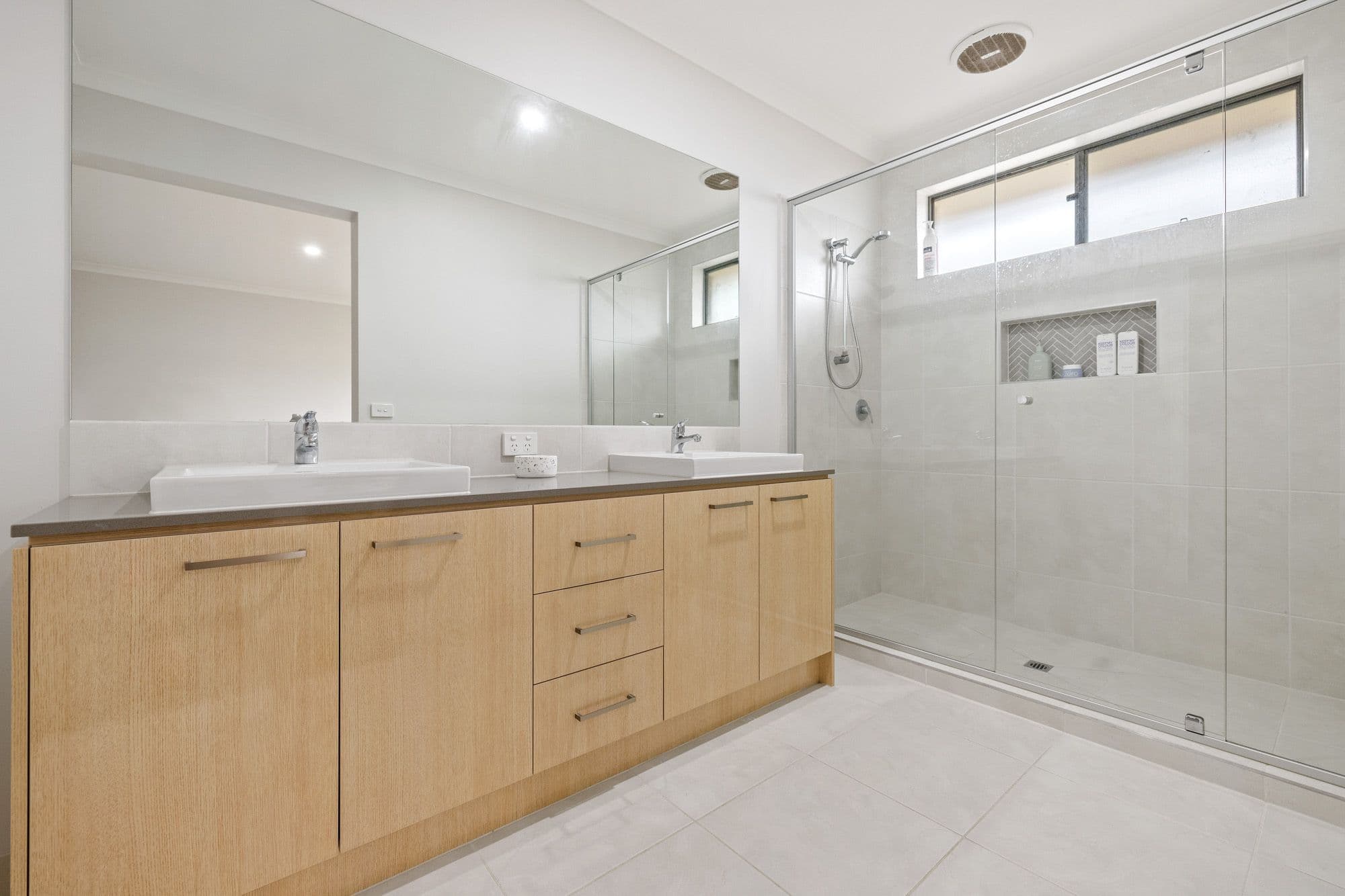 4 Heyfield Drive, Truganina VIC 3029, Truganina - Thumbnail 4