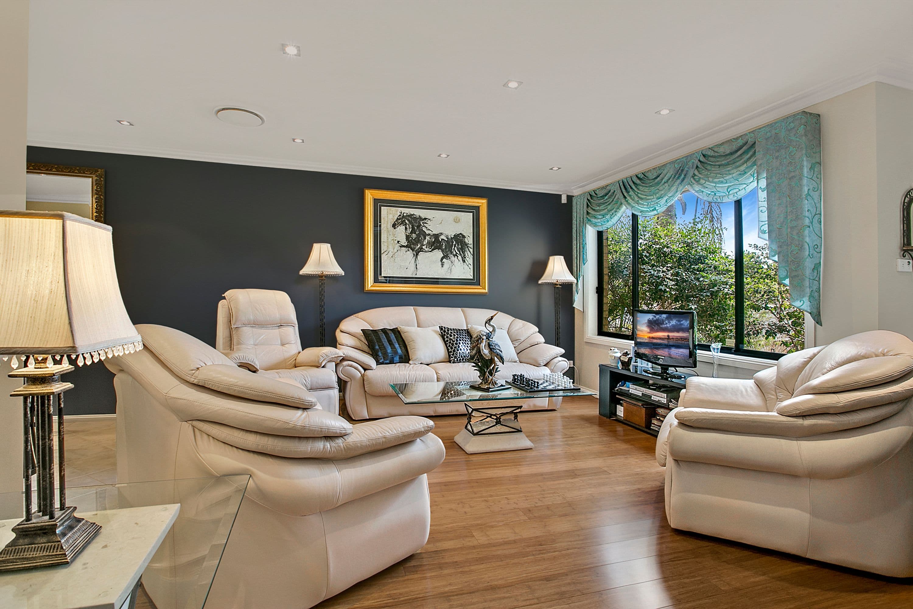 8 Tench Way, West Hoxton - Thumbnail 2