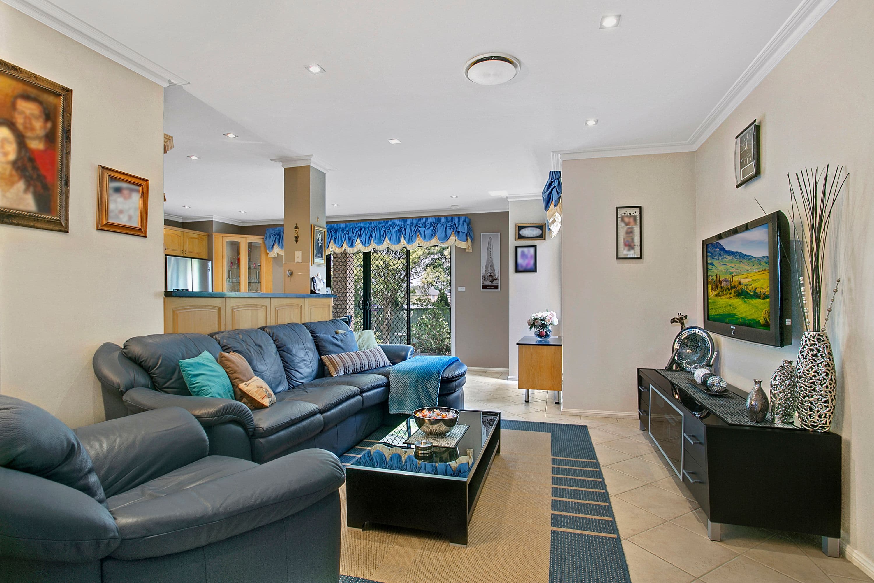 8 Tench Way, West Hoxton - Thumbnail 5