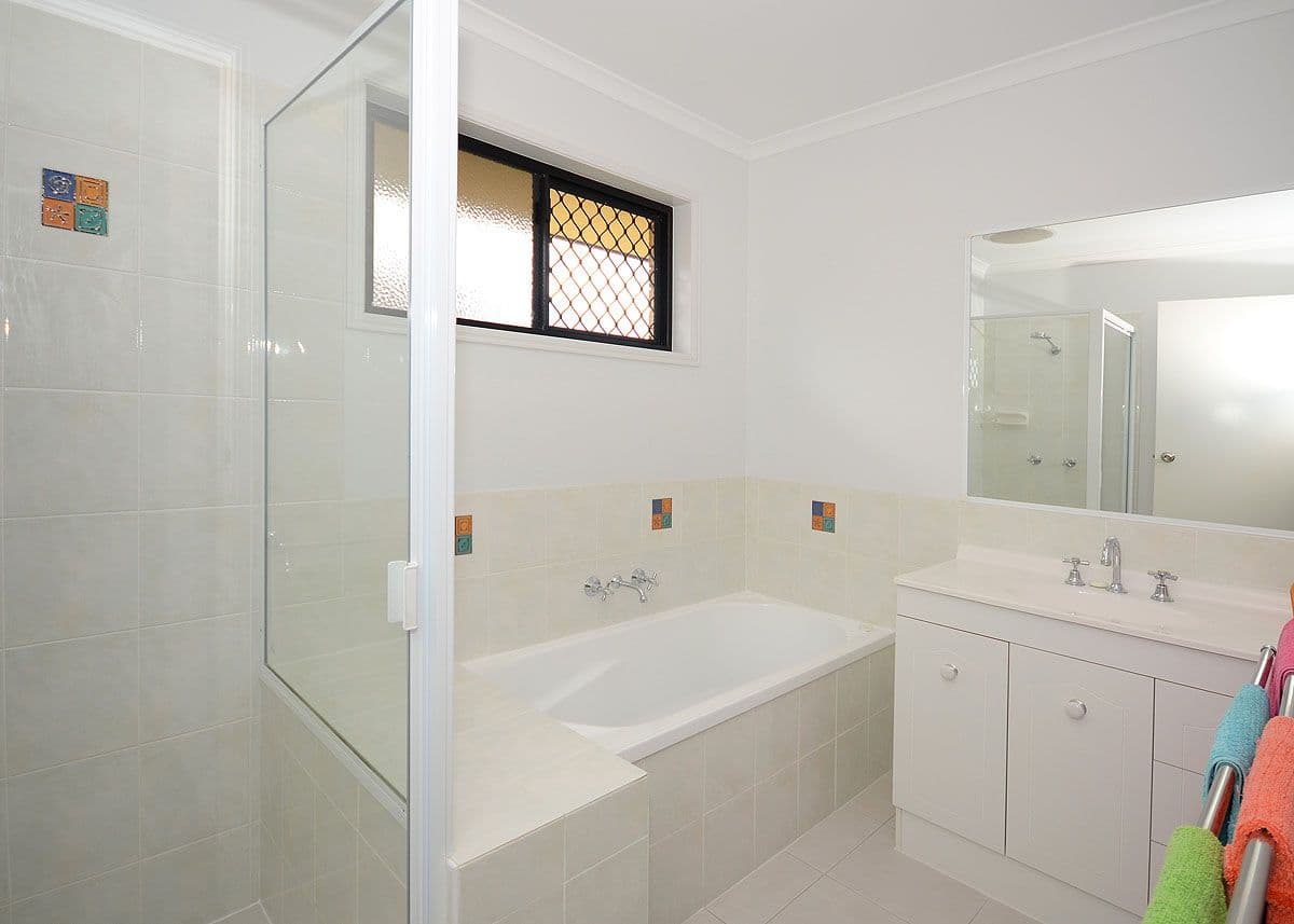 9 Bronton Way, POINT VERNON QLD 4655, Point Vernon - Thumbnail 5