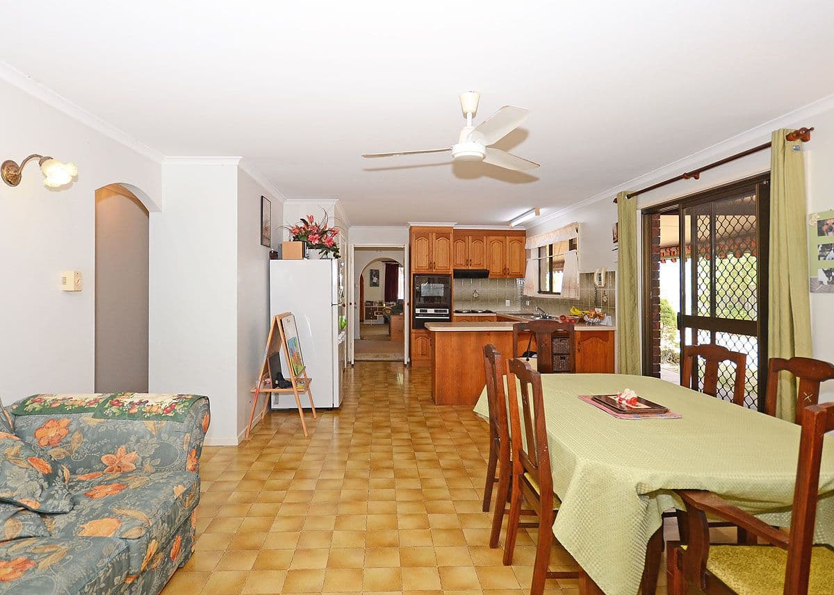 16 Paul Drive, POINT VERNON QLD 4655, Point Vernon - Thumbnail 5