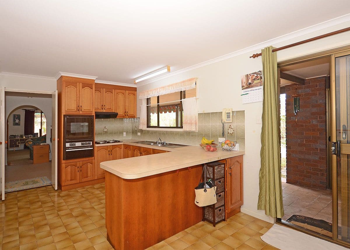16 Paul Drive, POINT VERNON QLD 4655, Point Vernon - Thumbnail 7