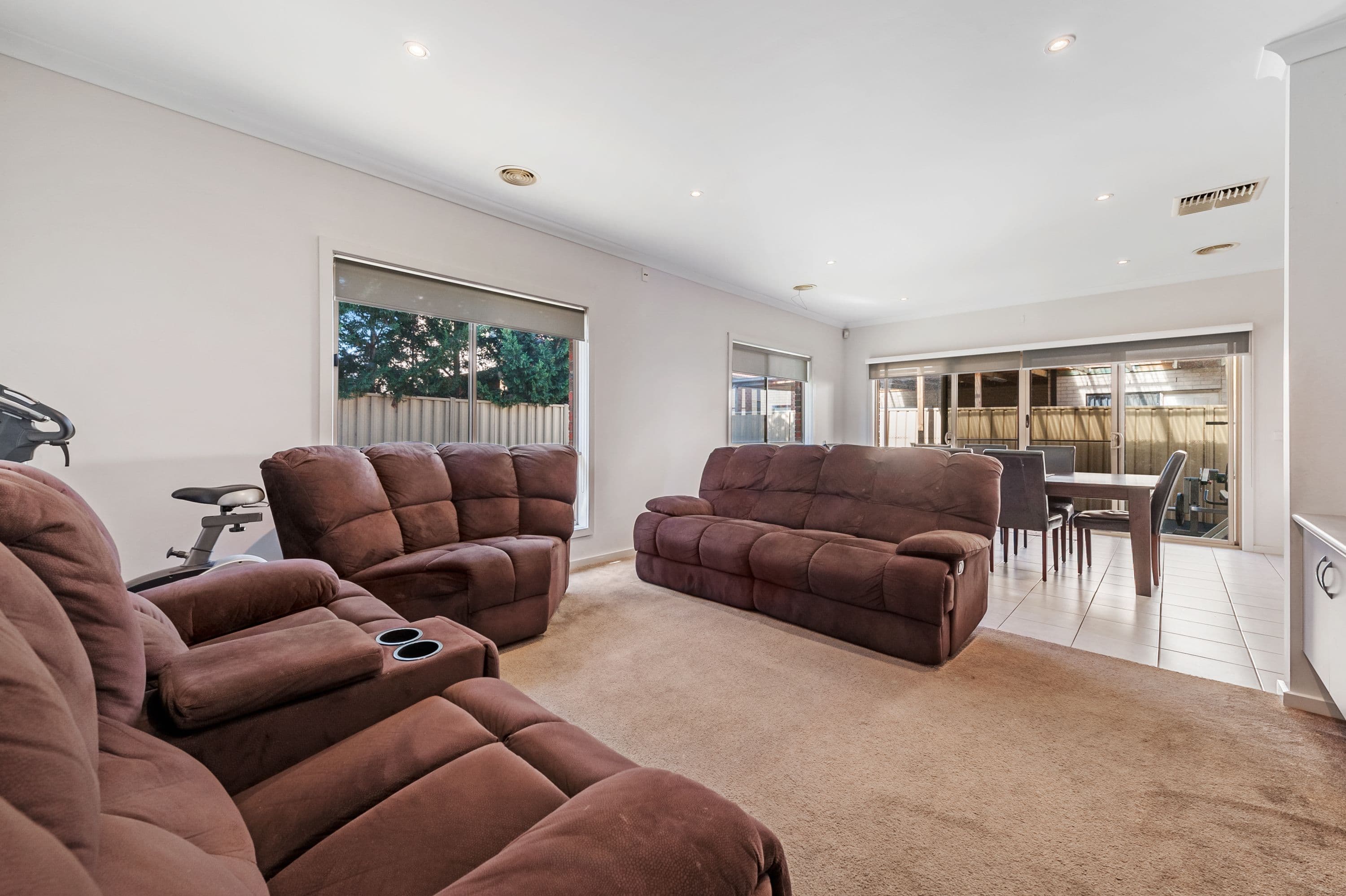 5 Deepdene Street, Caroline Springs VIC 3023, Caroline Springs - Thumbnail 3