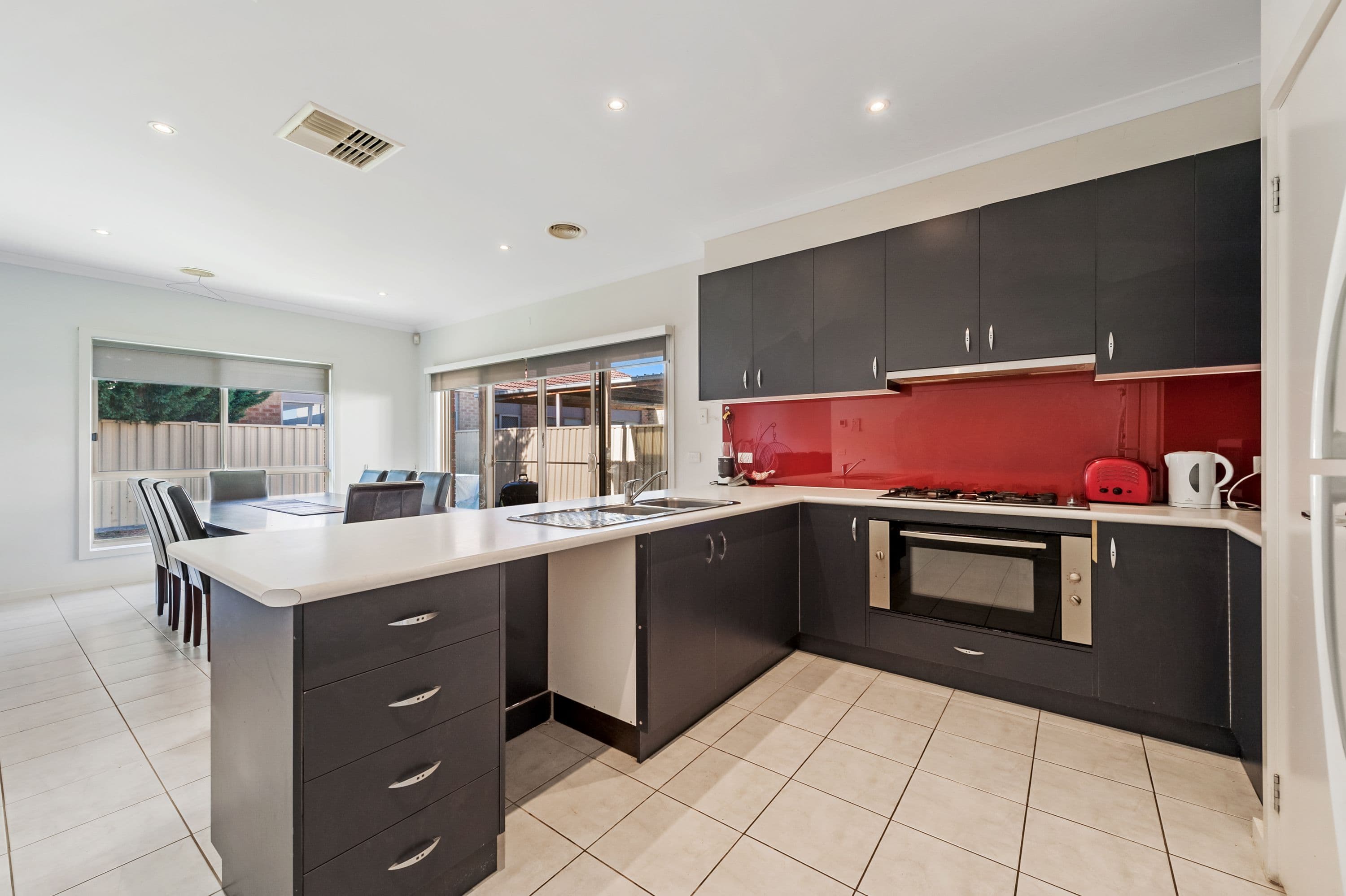 5 Deepdene Street, Caroline Springs VIC 3023, Caroline Springs - Thumbnail 6