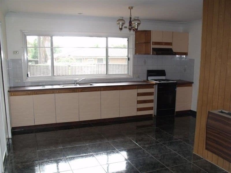 219 Newbridge Road, CHIPPING NORTON NSW 2170, Chipping Norton - Thumbnail 3