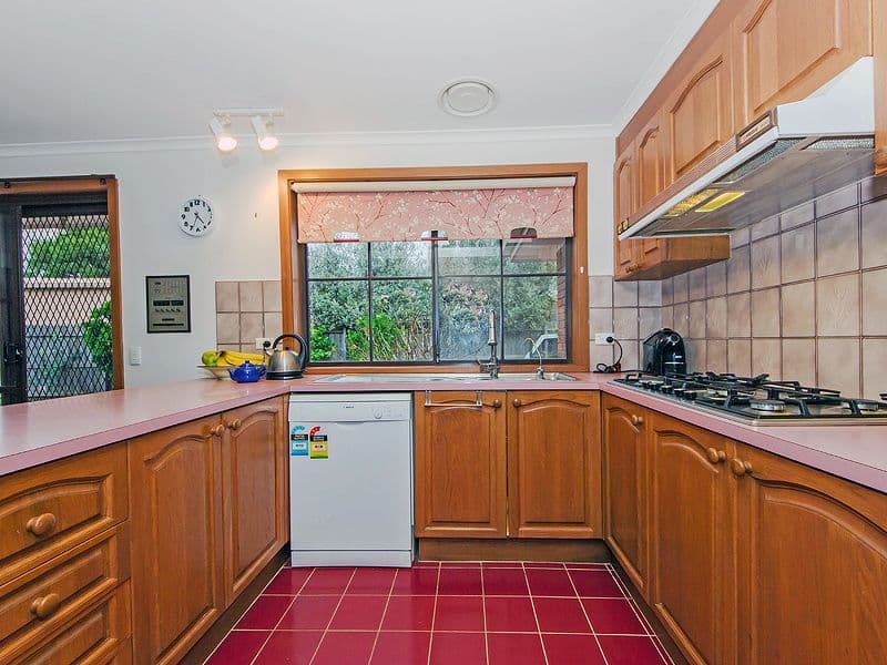 12 Buckingham Drive, WERRIBEE VIC 3030, Werribee - Thumbnail 2