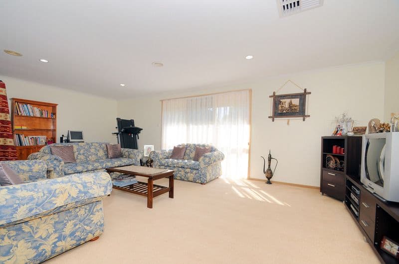 12 Ghiran Close, ASPENDALE GARDENS VIC 3195, Aspendale Gardens - Thumbnail 2
