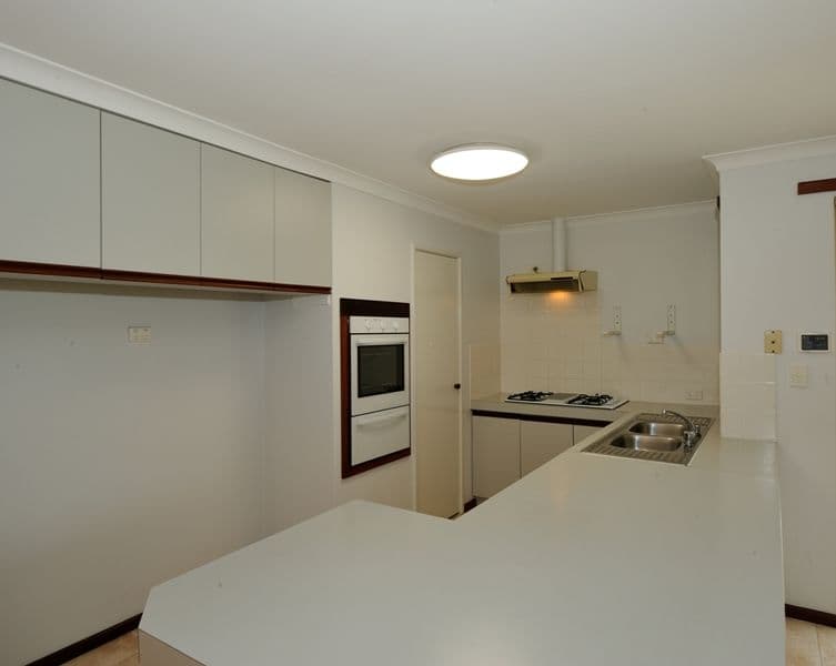 10 Coronata Drive, WARNBRO WA 6169, Warnbro - Thumbnail 3