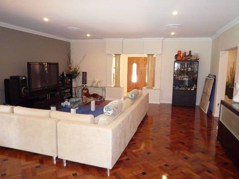 10 Parnham Court, ARUNDEL QLD 4214, Arundel - Thumbnail 8