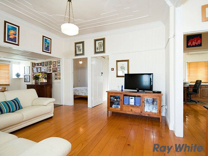 9 Bruce Street, GRANGE QLD 4051, Grange - Thumbnail 2