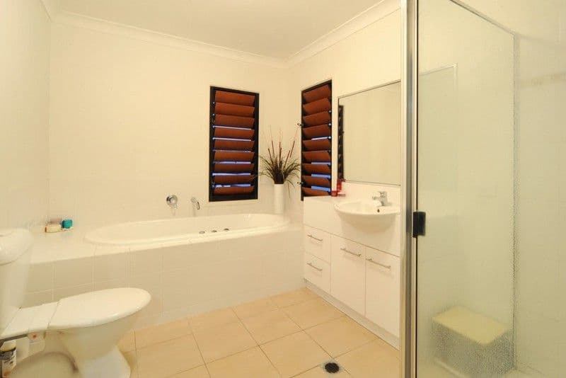 92 Abell Road, CANNONVALE QLD 4802, Cannonvale - Thumbnail 8