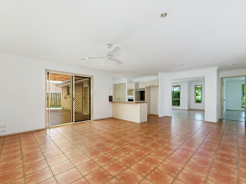 5 San Cristobal Place, Pacific Pines QLD 4211, Pacific Pines - Thumbnail 4
