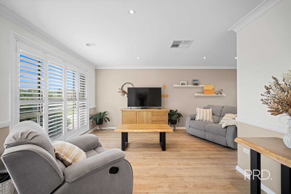 22 Karoom Drive, GLENFIELD PARK NSW 2650, Glenfield Park - Thumbnail 2