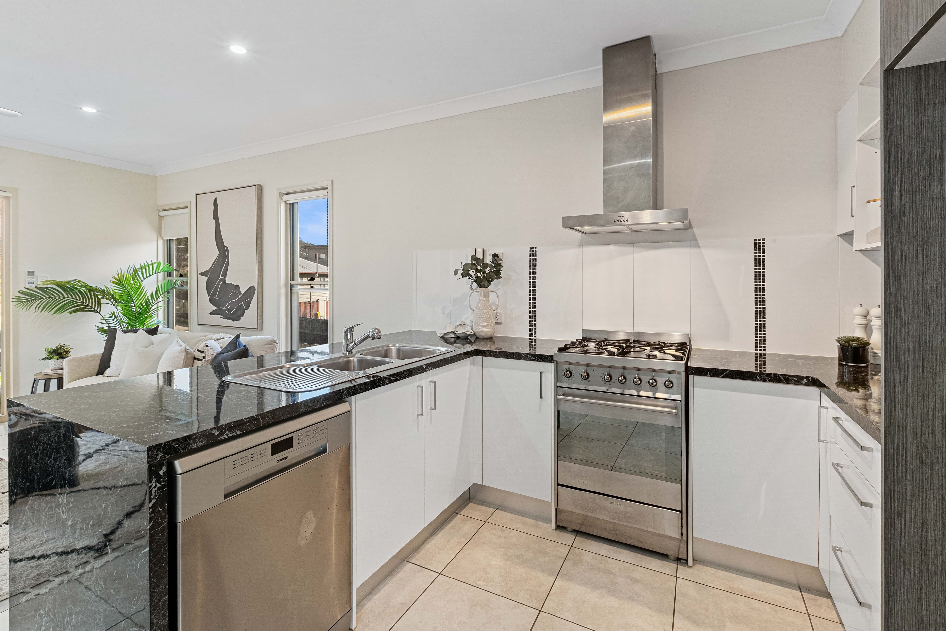 43 Steele Street, Holland Park QLD 4121, Holland Park - Thumbnail 2