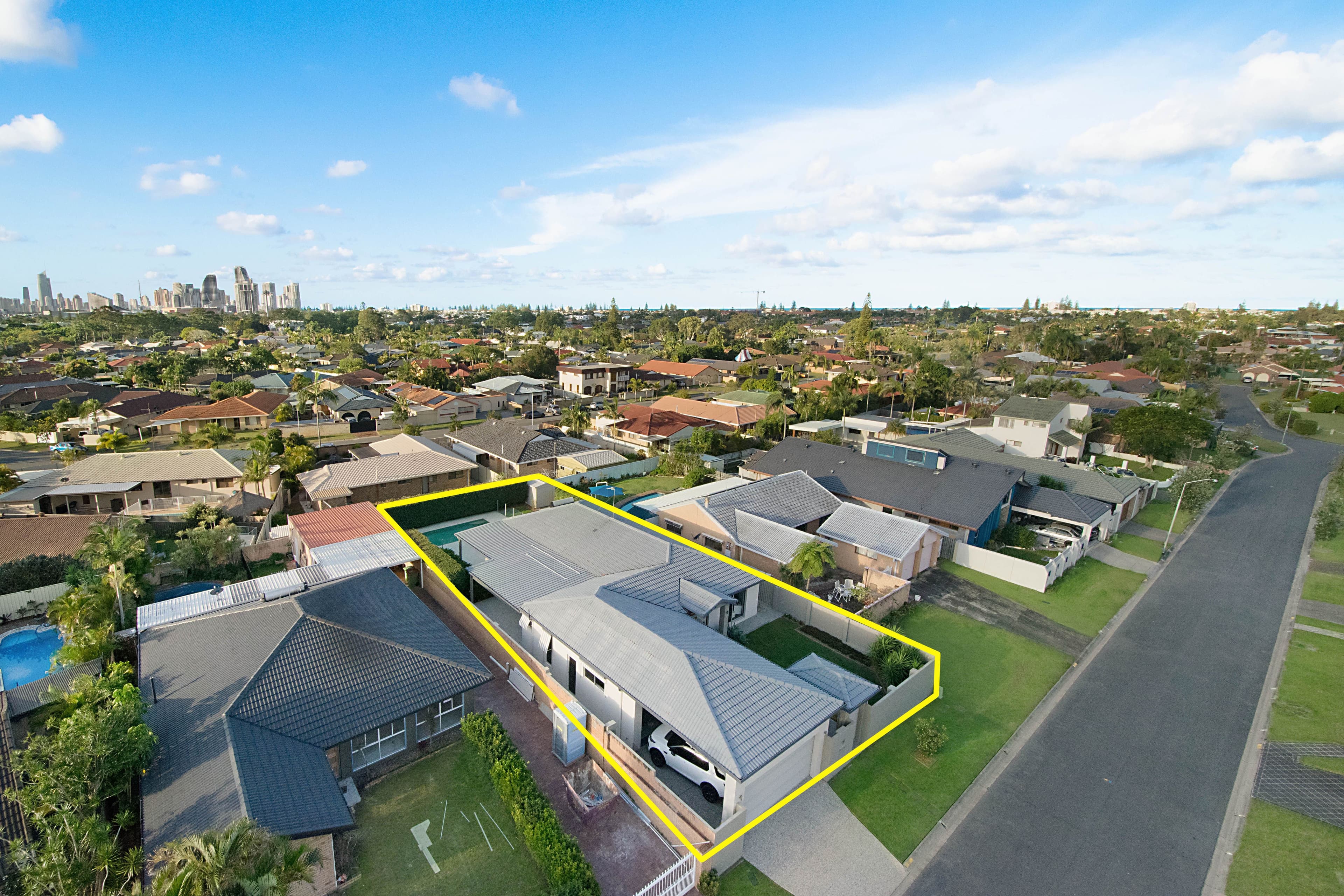 19 Peter Blondell Drive, Mermaid Waters QLD 4218, Mermaid Waters - Thumbnail 3