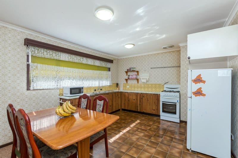 20 Toolern Street, Melton South VIC 3338, Melton South - Thumbnail 3
