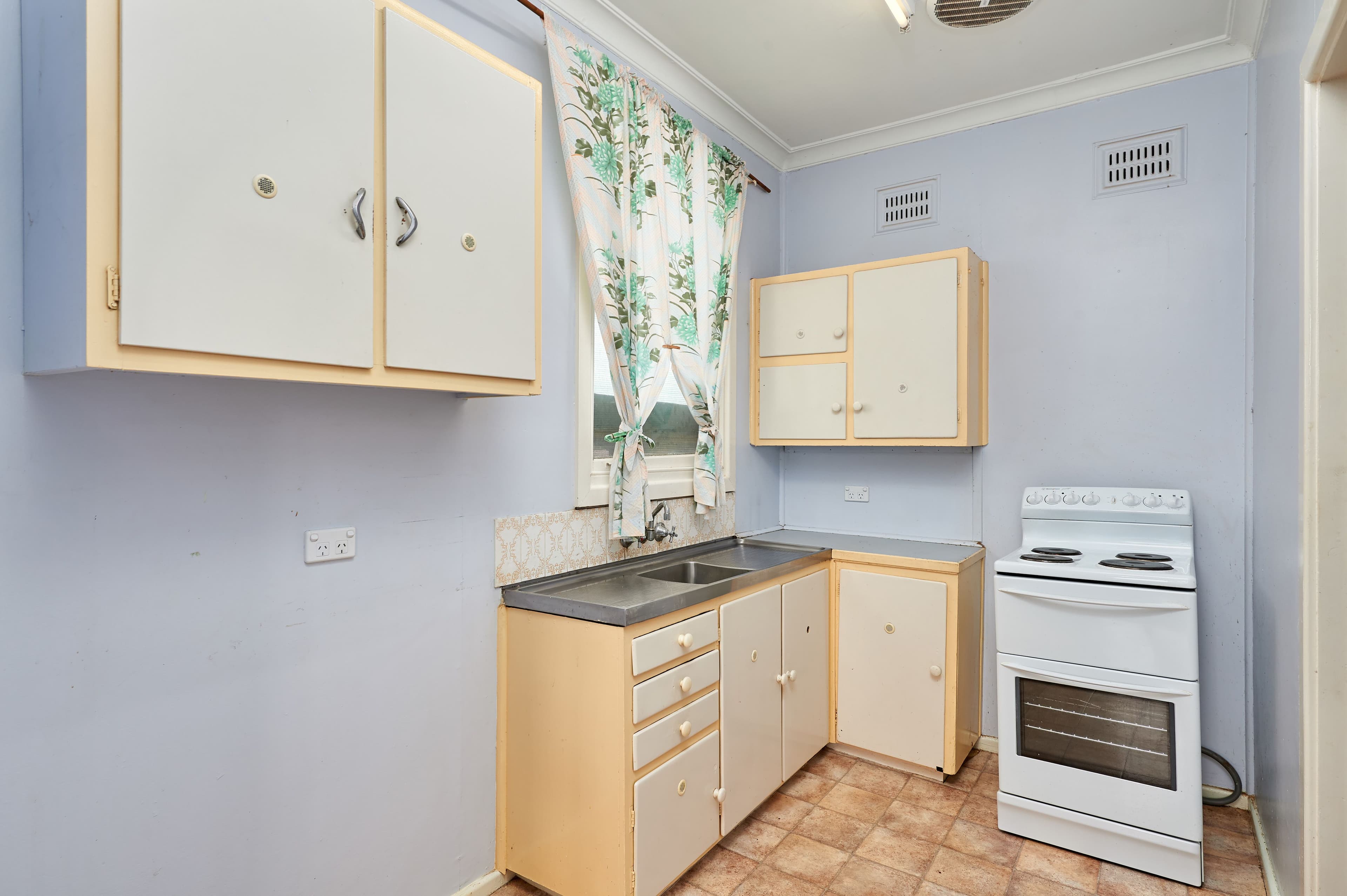 46 Phillip Avenue, Mount Austin - Thumbnail 3