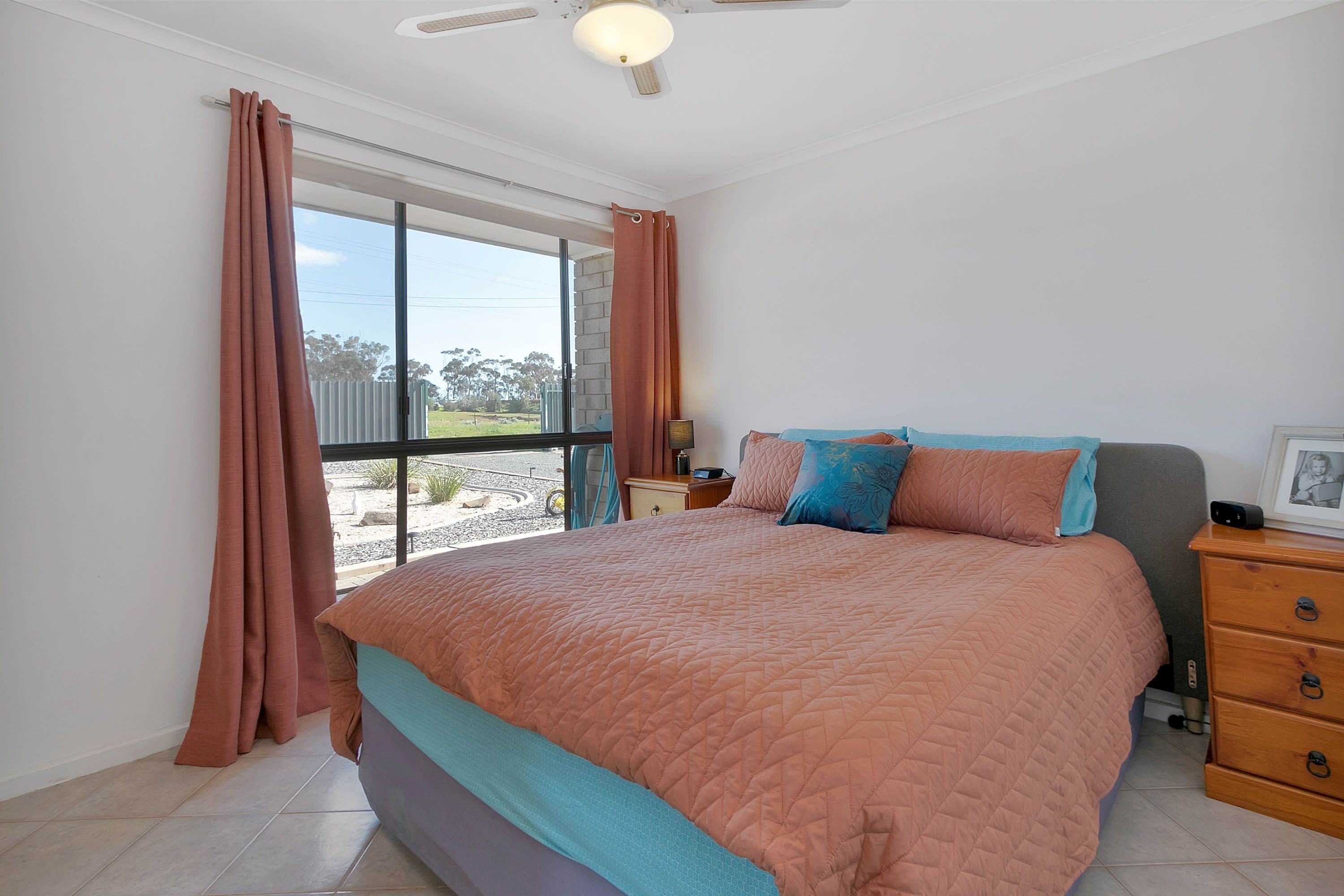 37 Fairhaven Boulevard, Cranbourne West - Thumbnail 2