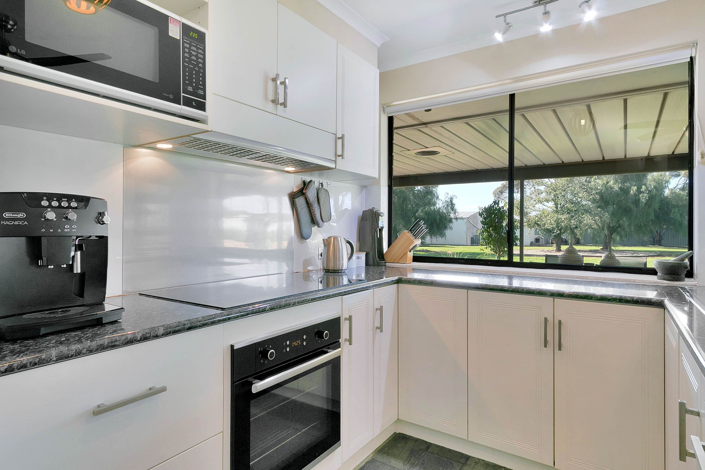 37 Fairhaven Boulevard, Cranbourne West - Thumbnail 6