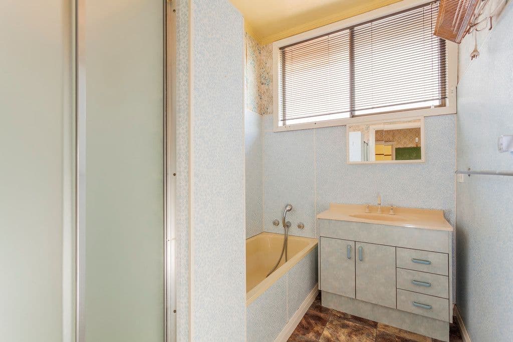 19 Westmoreland Street, ST ALBANS PARK VIC 3219, St Albans Park - Thumbnail 5