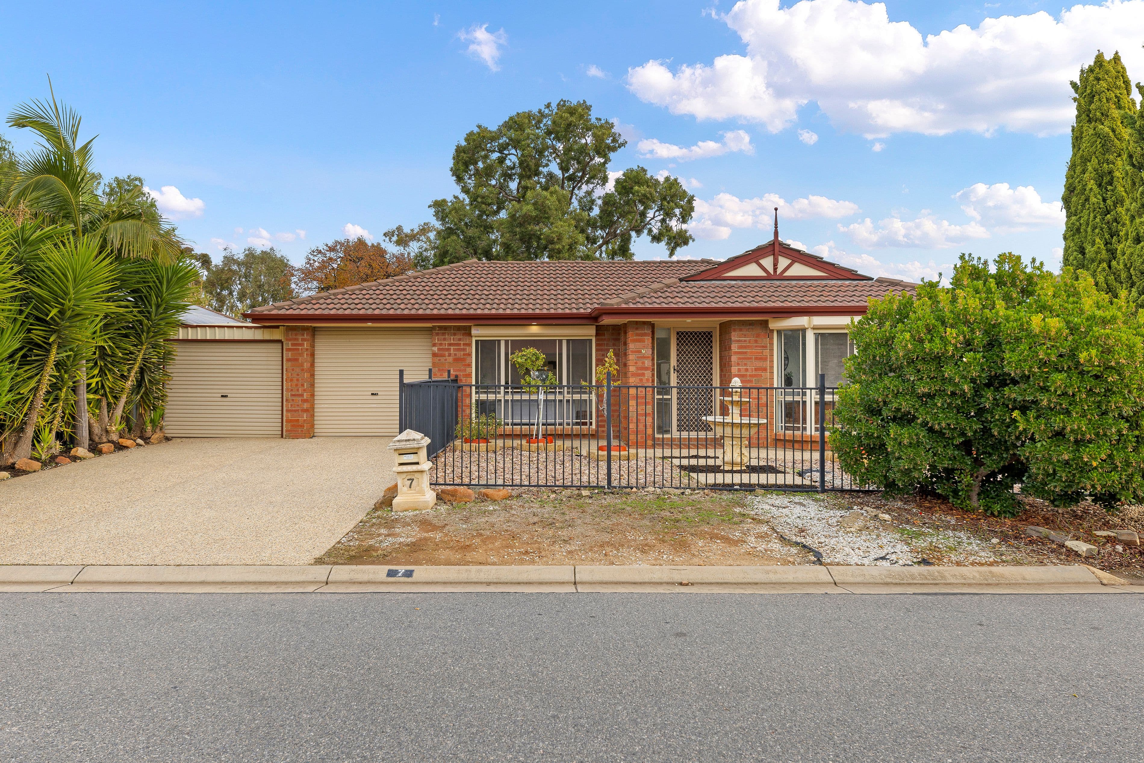 7 Linford Close, Salisbury Downs SA 5108, Salisbury Downs - Image 1
