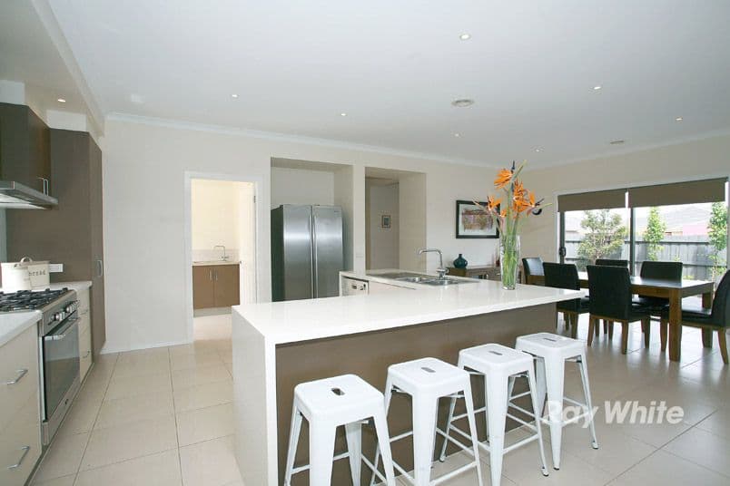2 Dalray Street, Sandhurst VIC 3977, Sandhurst - Thumbnail 4
