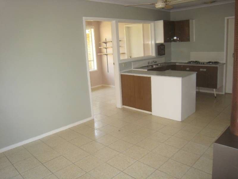 14 Rosenthal Crescent, Reservoir VIC 3073, Reservoir - Thumbnail 4