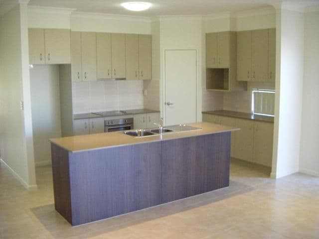13 Eyre Place, CALOUNDRA QLD 4551, Caloundra - Thumbnail 2