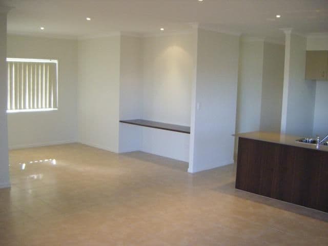 13 Eyre Place, CALOUNDRA QLD 4551, Caloundra - Thumbnail 3
