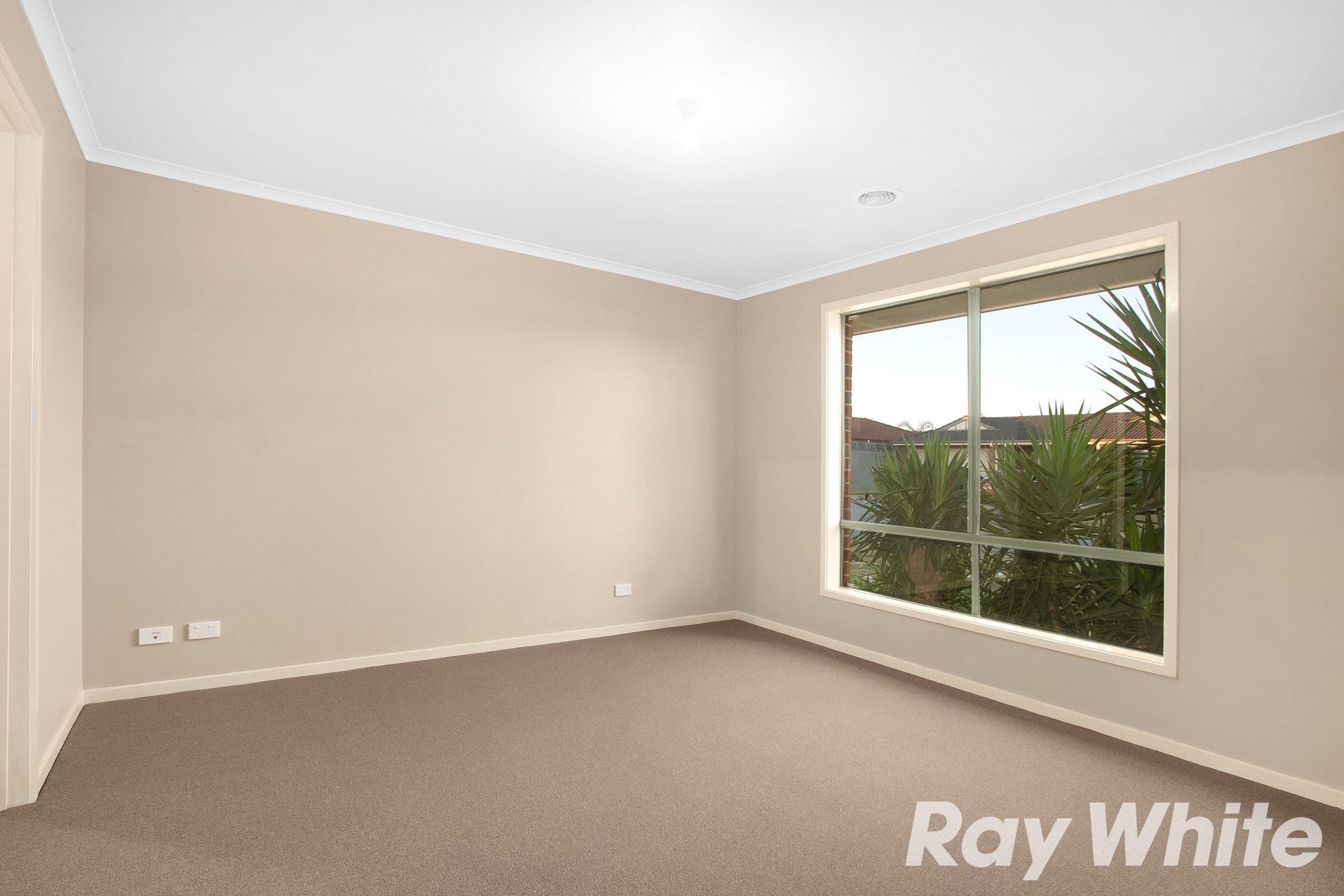 5 Blackmore Close, Pakenham VIC 3810, Pakenham - Thumbnail 4
