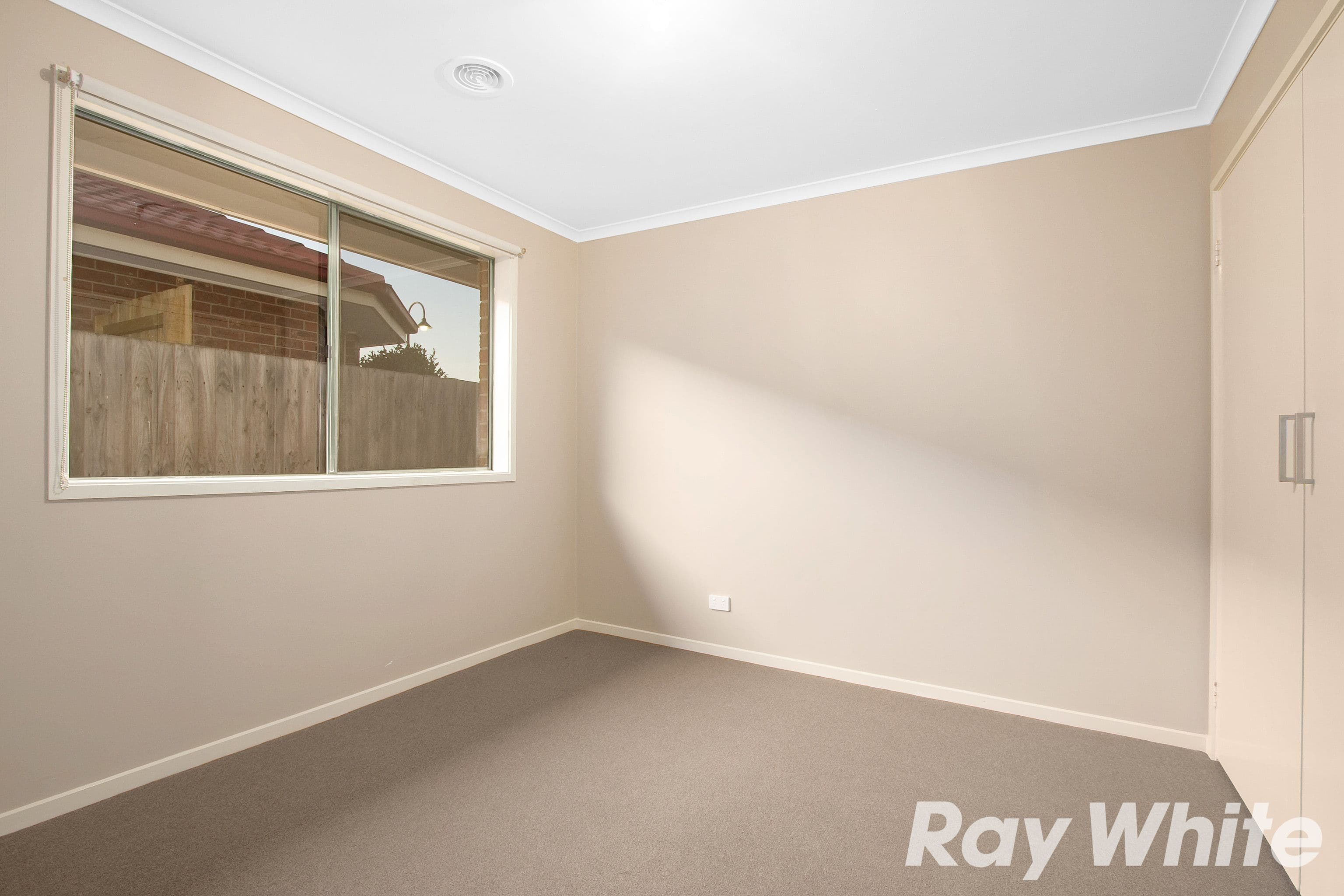 5 Blackmore Close, Pakenham VIC 3810, Pakenham - Thumbnail 8