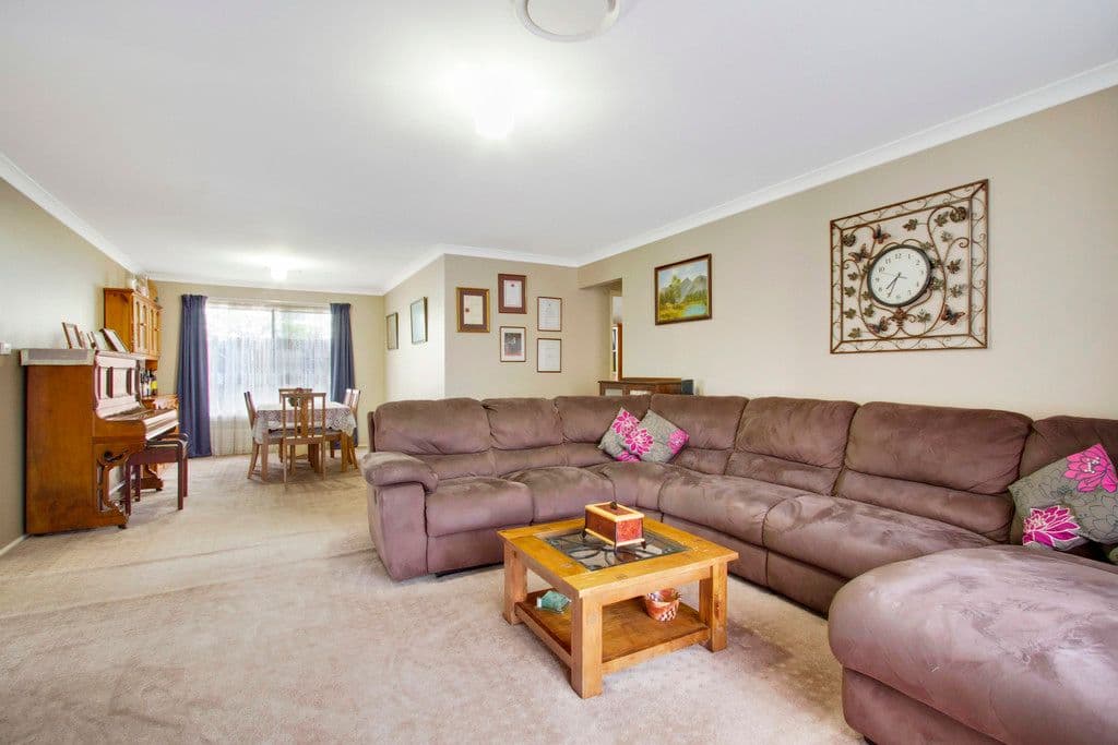 8 Tyne Crescent, North Richmond - Thumbnail 4